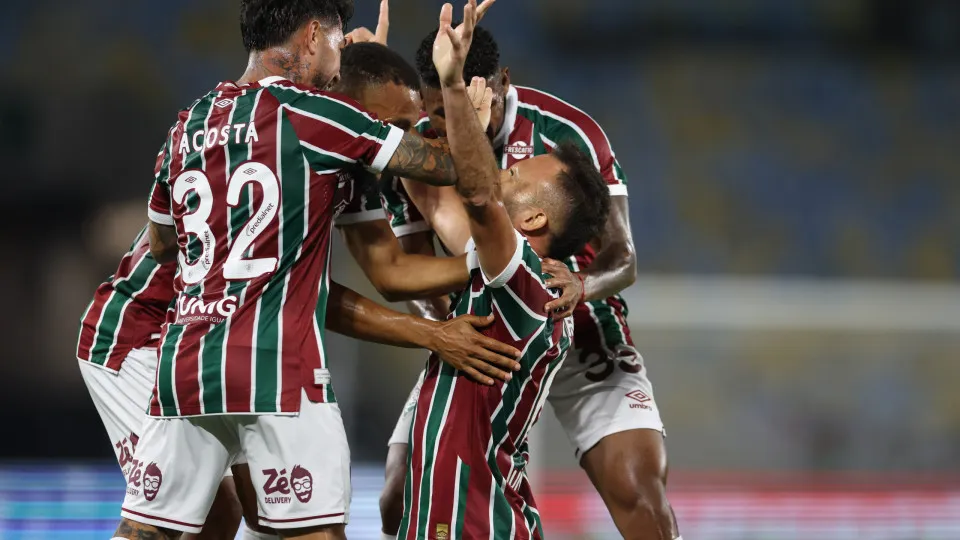 Fluminense vence e entra no G6 do Brasileiro; Ceará se revolta com árbitro